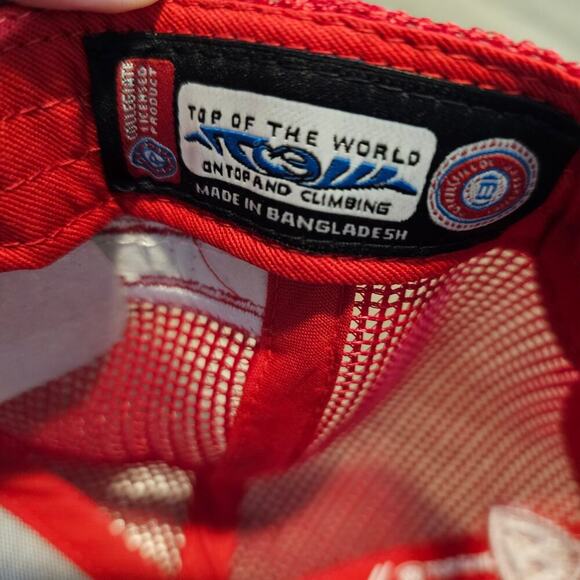 Wisconsin Badgers Snapback Trucker Hat Cap Red 3D Script Embroidered TOW Retro - Picture 8 of 8